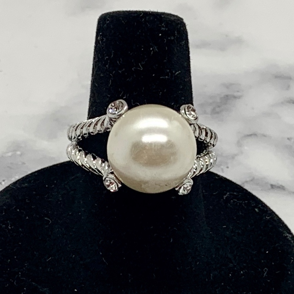 Silver Colored Faux Crystal & Pearl Ring Size 7